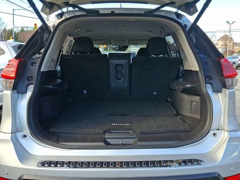 Used 2019 Nissan Rogue SV w/ Premium Package image 29