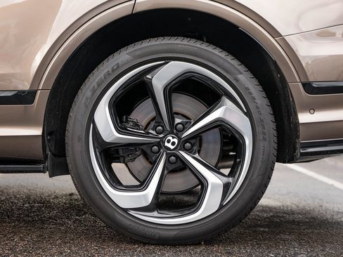 Used 2022 Bentley Bentayga image 12