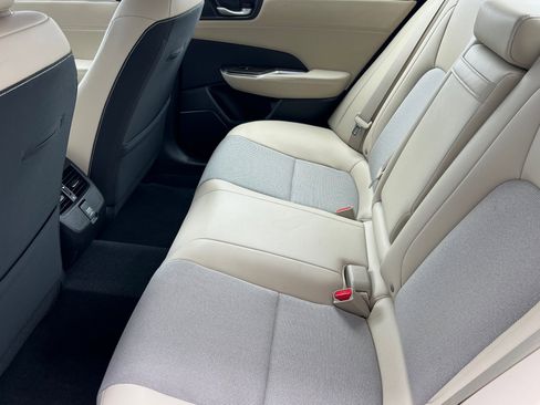 Used 2019 Honda Clarity Plug-In Hybrid image 12