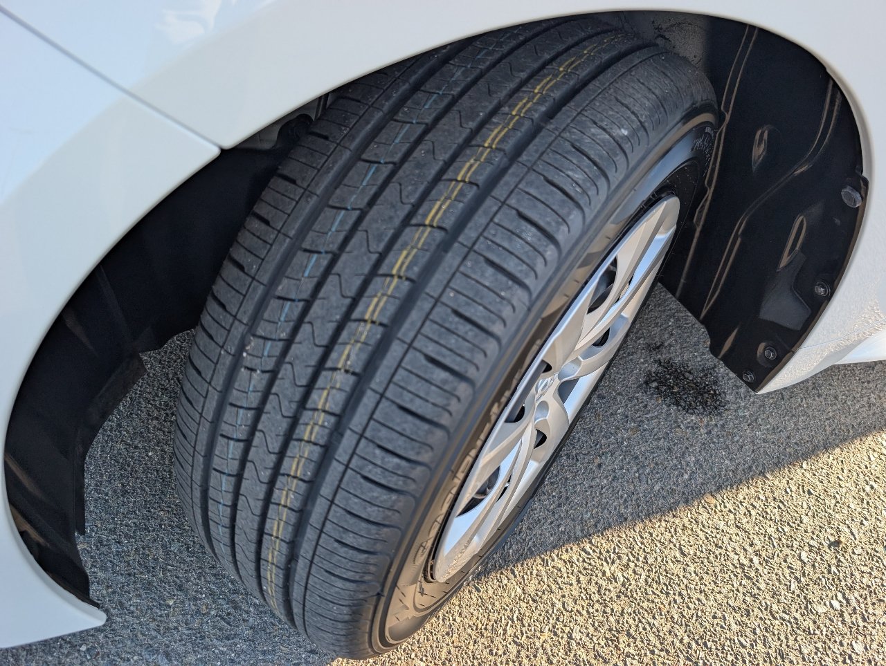Used 2025 Toyota Corolla LE w/ Carpet Mat Package (TMS) FWD image 21