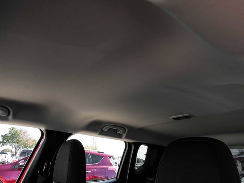 Used 2021 Jeep Renegade Sport image 27