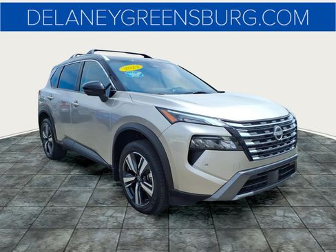 Used 2024 Nissan Rogue SL AWD/4WD image 1