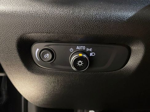 Used 2023 Chevrolet Traverse LT image 33