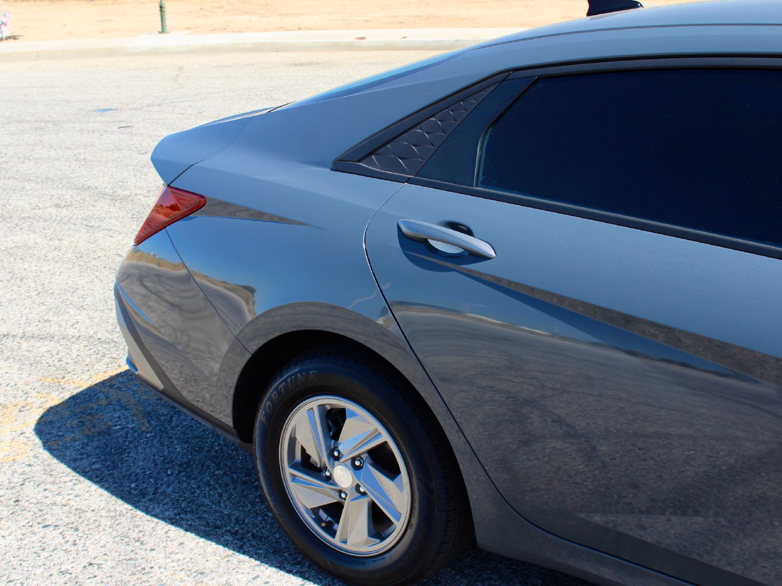 Used 2025 Hyundai Elantra SE FWD image 13