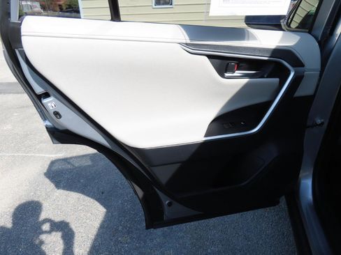 Used 2019 Toyota RAV4 Limited w/ Advanced Technology Package image 18