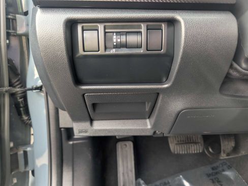 Used 2025 Subaru Crosstrek 2.0i Premium image 17