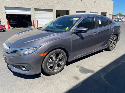 Used 2017 Honda Civic Touring image 4