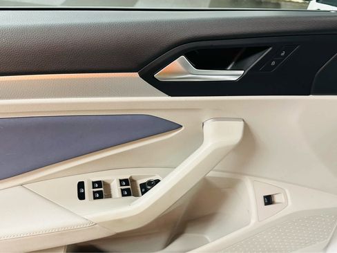 Used 2025 Volkswagen Jetta SE w/ Sunroof Package image 20