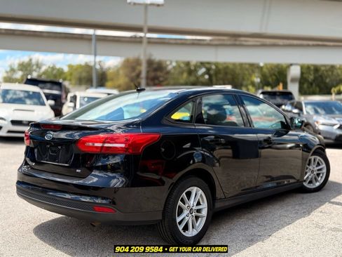 Used 2018 Ford Focus SE FWD image 9