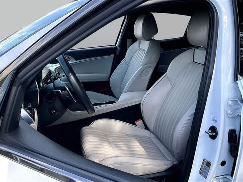 Used 2023 Genesis G70 2.0T w/ Sport Prestige Package RWD image 7