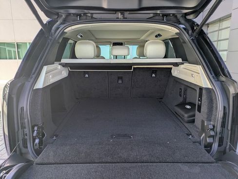 Certified 2023 Land Rover Range Rover SE image 13