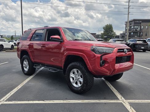 Used 2020 Toyota 4Runner SR5 AWD/4WD image 4