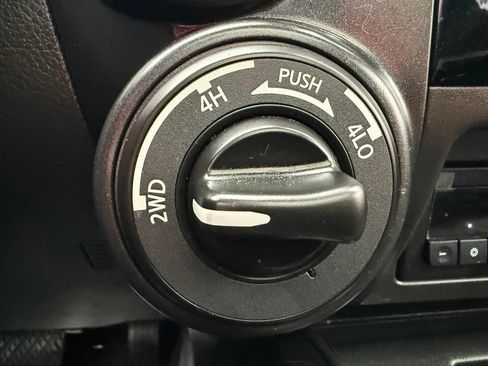 Used 2024 Nissan Titan PRO-4X w/ Pro-4x Convenience Package AWD/4WD image 48