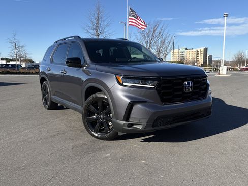 Used 2025 Honda Pilot Black Edition image 2