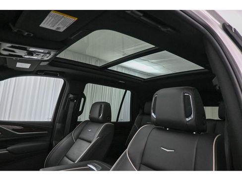 Used 2023 Cadillac Escalade Premium Luxury image 11