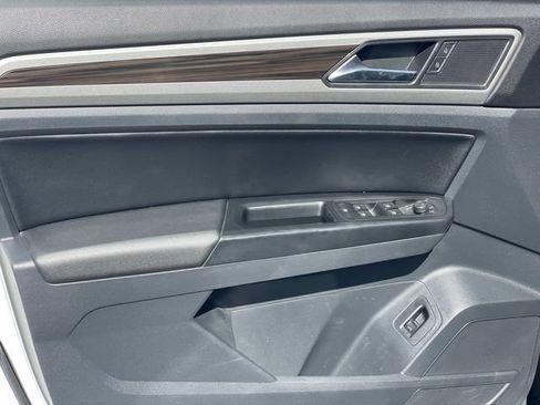 Used 2021 Volkswagen Atlas SE w/ Panoramic Sunroof Package FWD image 18