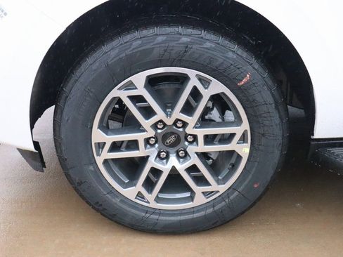 New 2025 Ford Expedition Active image 18