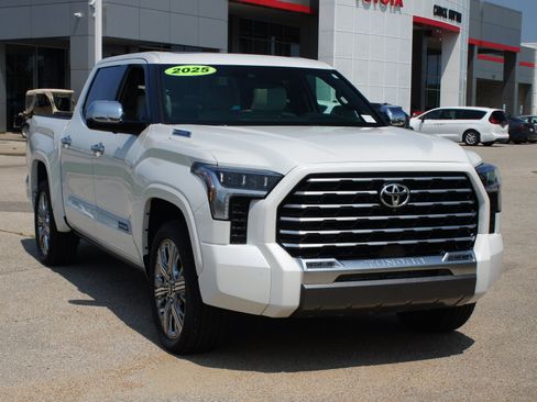Used 2025 Toyota Tundra Capstone AWD/4WD image 25