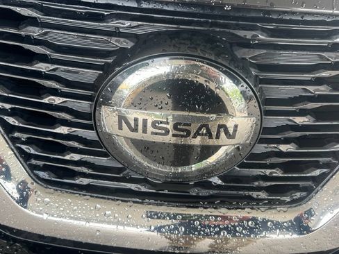 Used 2018 Nissan Rogue S AWD/4WD image 30