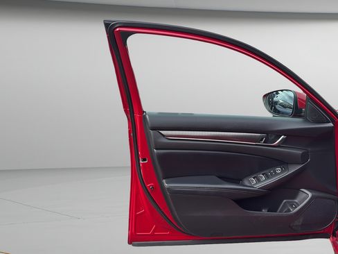 Used 2018 Honda Accord Sport image 10