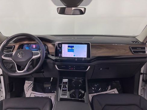 Used 2025 Volkswagen Atlas SE image 32