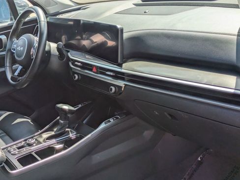 Used 2024 Kia Sorento S image 32