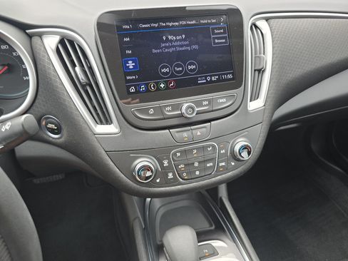 Used 2022 Chevrolet Malibu LT FWD image 32
