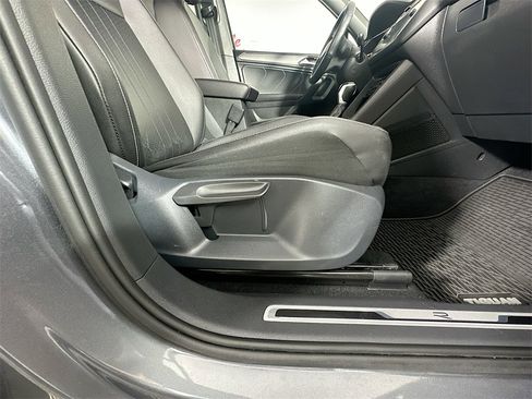 Used 2022 Volkswagen Tiguan SE R-Line image 24