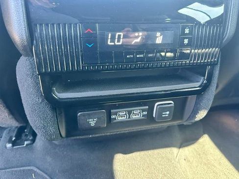 Used 2023 Jeep Wagoneer L Series II AWD/4WD image 11
