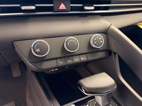 New 2026 Hyundai Elantra SE FWD image 23