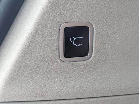 Used 2024 Chrysler Pacifica Touring-L FWD image 28