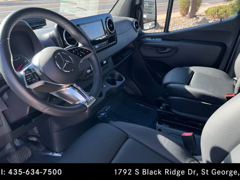 Used 2025 Mercedes-Benz Sprinter 3500 image 15