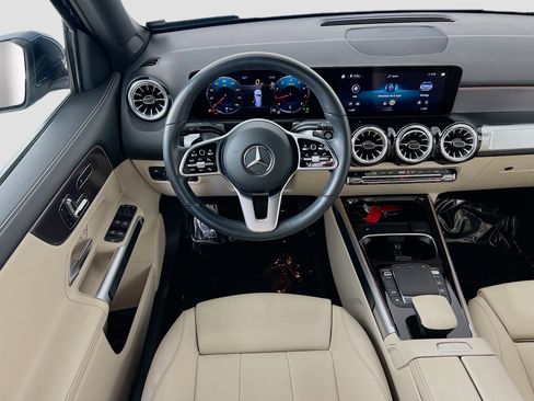 Used 2023 Mercedes-Benz GLB 250 w/ Premium Package image 22