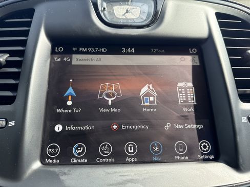 Used 2023 Chrysler 300 S RWD image 3