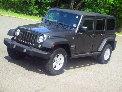 Used 2017 Jeep Wrangler Unlimited Sport w/ Quick Order Package 24S AWD/4WD image 13