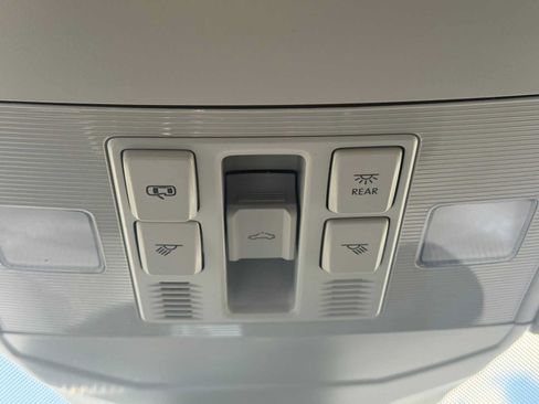 Certified 2023 Volkswagen Jetta SE w/ Panoramic Sunroof Package FWD image 31