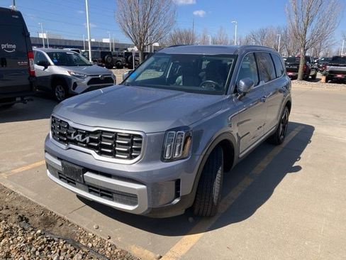 Used 2025 Kia Telluride S image 1