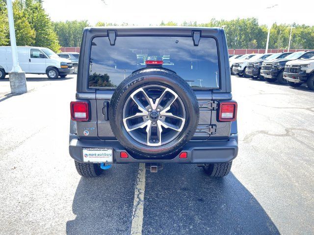 Used 2024 Jeep Wrangler Unlimited w/ Convenience Group AWD/4WD image 31
