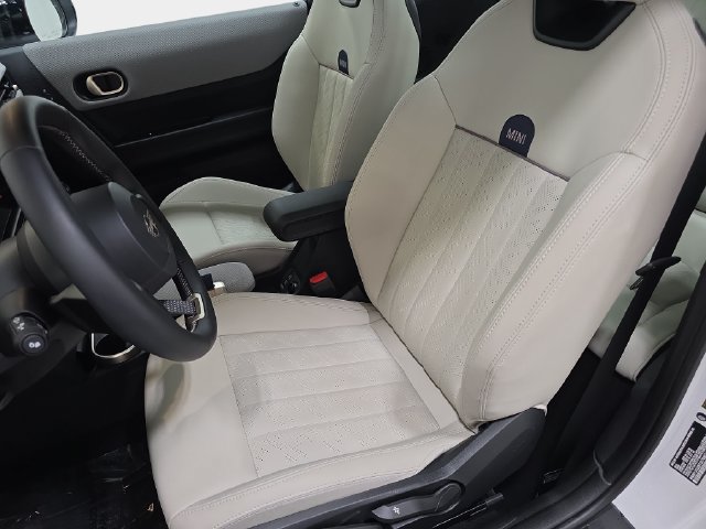 Used 2026 MINI Cooper 2-Door Hardtop FWD image 10