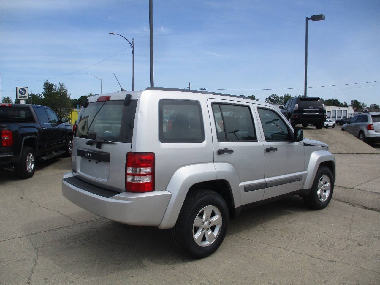 Used 2012 Jeep Liberty Sport AWD/4WD image 7