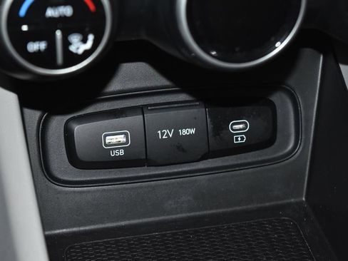 Used 2024 Hyundai Venue SEL image 13