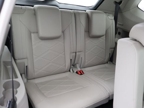 Used 2024 Volkswagen Atlas SE image 17