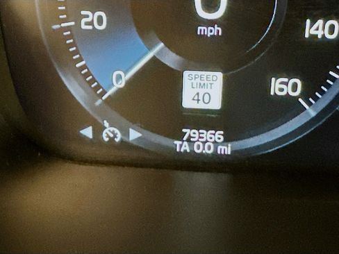 Used 2017 Volvo XC90 T6 Momentum w/ Vision Package image 19