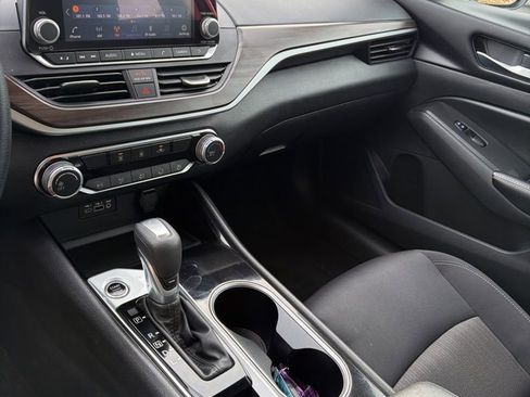 Used 2024 Nissan Altima 2.5 SV image 18