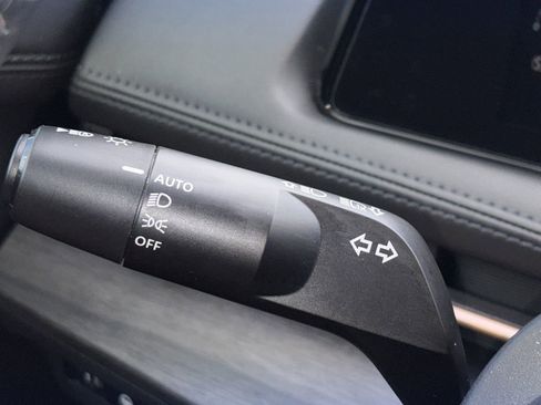 Certified 2023 Nissan Ariya FWD image 16