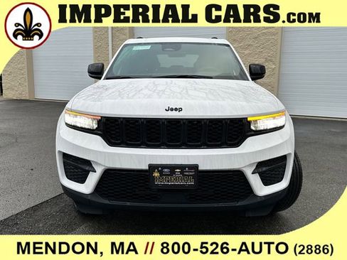 New 2025 Jeep Grand Cherokee Altitude AWD/4WD image 4
