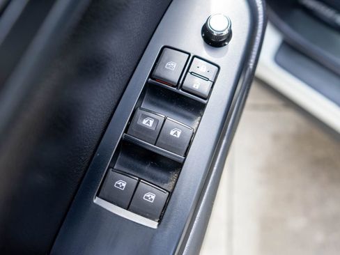 Used 2019 Toyota Highlander SE image 19