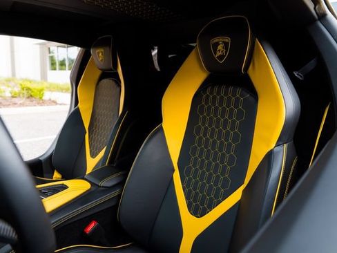 Used 2025 Lamborghini Revuelto AWD/4WD image 28