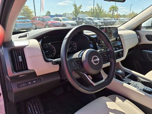 Certified 2025 Nissan Pathfinder SL AWD/4WD image 16