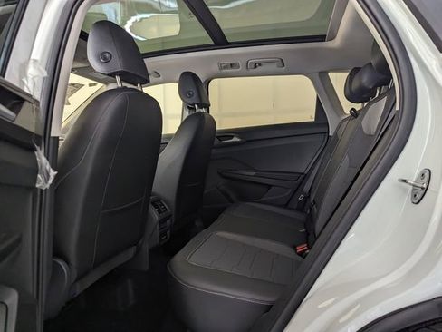 New 2026 Volkswagen Taos SE FWD image 7